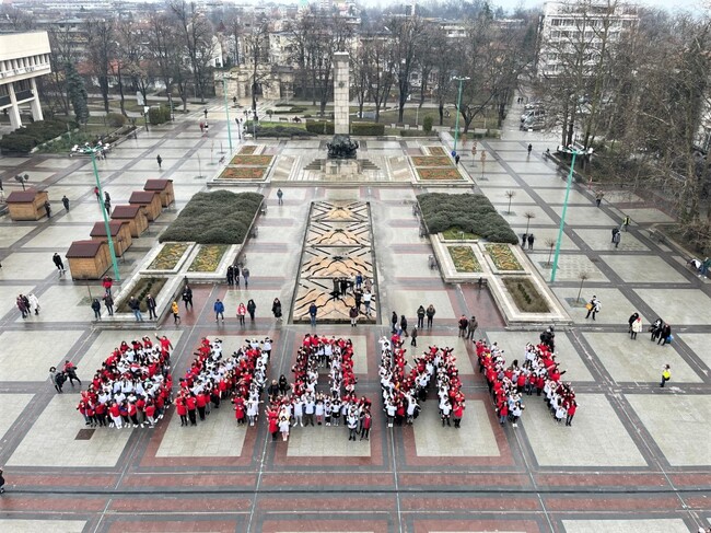 Община Видин: Жива мартеница „Видин“ изписаха видински ученици 
