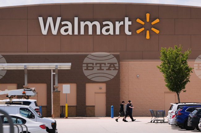 „Уолмарт“ достигна пазарна капитализация от 1 трилион долара за първи път
