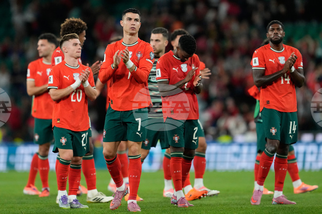 Роналдо подари часовници на всички свои съотборници от националния отбор на Португалия