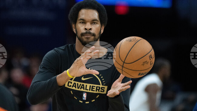 Центърът на Кливланд Джарет Алън остава под въпрос за двубоя от Купата на НБА срещу Торонто заради счупен пръст