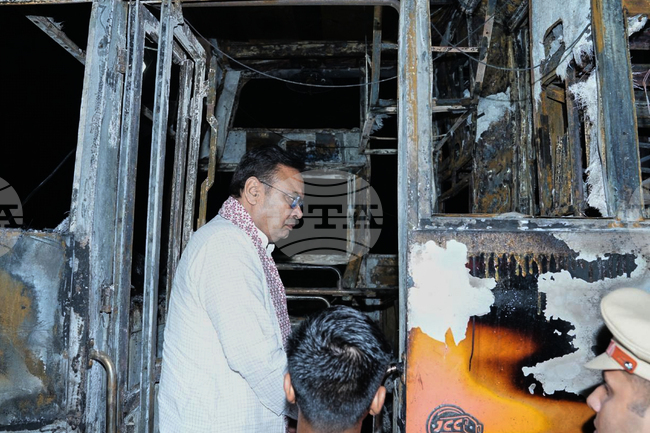 Двадесет души загинаха в запалил се автобус в Северозападна Индия 