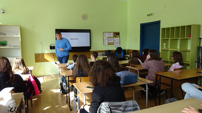 Районен съд – Разград: Районен съдия със заключителни беседи за наказателната отговорност на непълнолетните, хулиганските прояви и дигиталната безопасност в ОУ „Н. Икономов“