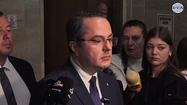 Правителството е разклатено и напът да падне, каза Цончо Ганев от „Възраждане“