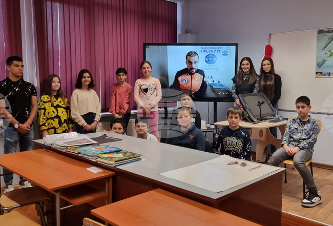 Велико Търново - ученици - антарктици - видеразговор 