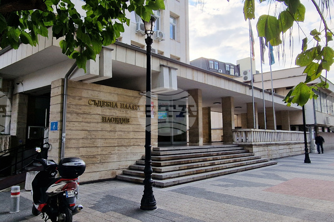 Трима от престъпната група от Пловдив, присвоила пари на еротични модели, са с мярка "подписка", четвъртият остава в ареста