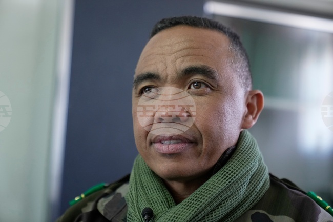 Лидерът на военната хунта, която взе властта в Мадагаскар, обяви, че "поема президентския пост"