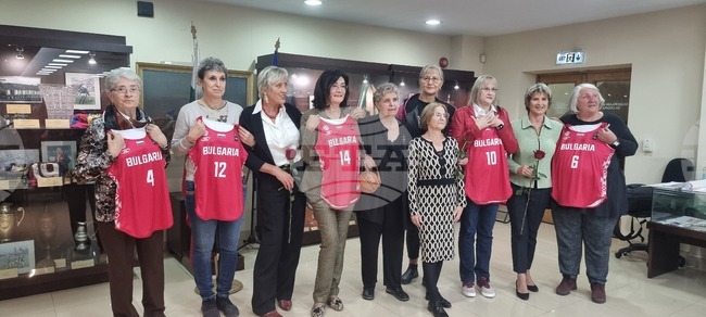 Весела Лечева поздрави баскетболистките, спечелили сребро на Олимпиадата в Москва през 1980 година и коментира споровете във федерацията по вдигане на тежести