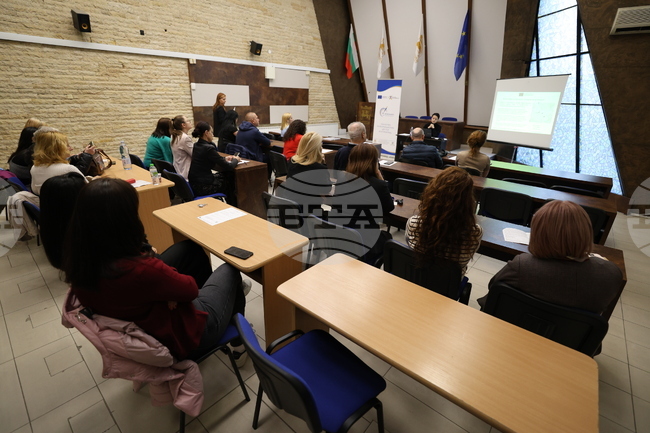 В Благоевград се проведе обществено обсъждане на Концепция за интегрирани териториални инвестиции на четири общини и ЮЗУ "Неофит Рилски"