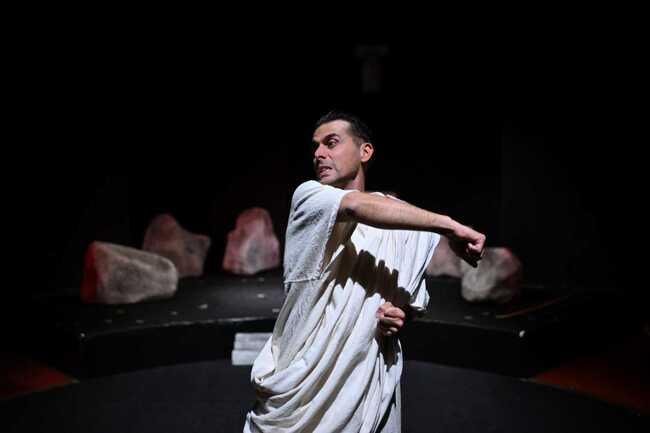 Моноспектакълът „Гневът на Ахил“ на Димитър Марков е втората премиера в Есенния театрален салон на Сливенския театър