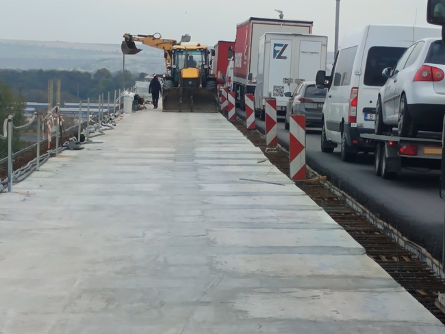 АПИ: Монтирани са всичките 128 стоманобетонни панела в участъка в ремонт на Дунав мост при Русе