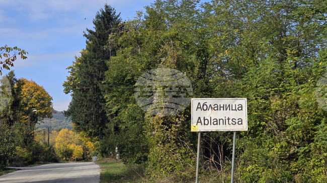 Временно е ограничено движението по пътя Абланица – Българене в Ловешко заради репатриране на изгоряло ремарке