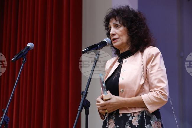 Кина Бъговска от Чикаго пред БТА: Животът е изкуството да създаваш ценности