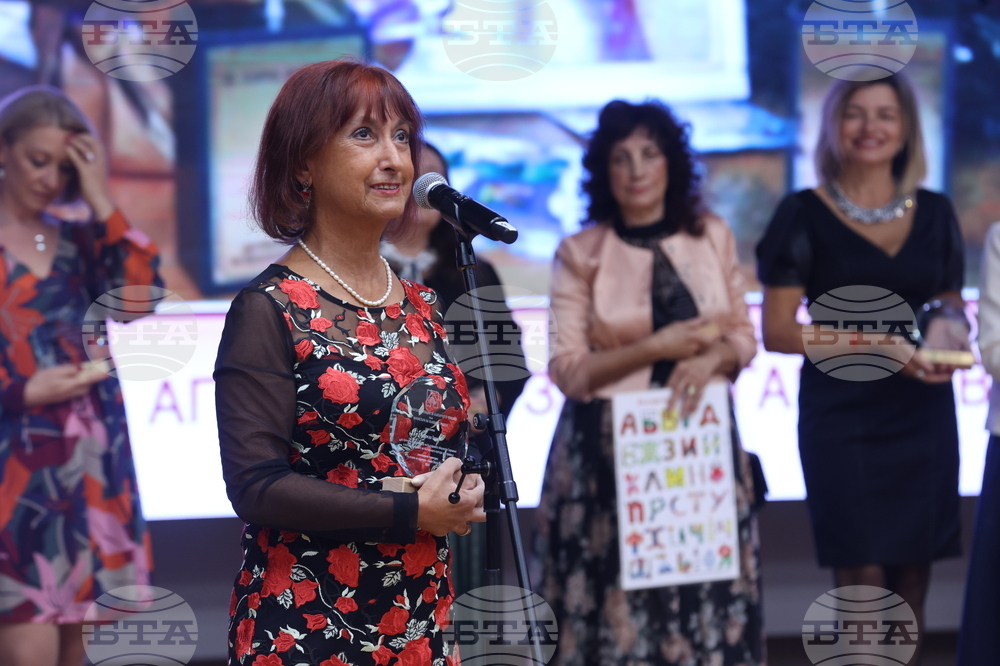 В един отворен свят да показваш традициите и културата на своя народ е потребност, каза пред БТА Надежда Иванова – Бюзе от Германия