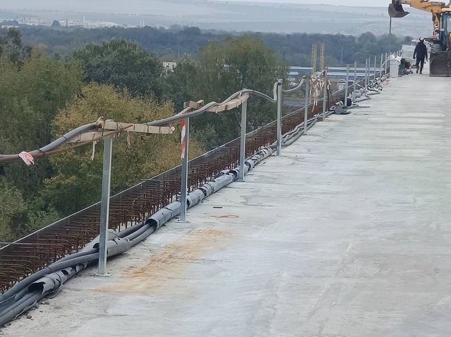 Монтирани са всички стоманобетонни панели в 320-метровия участък в ремонт на Дунав мост при Русе