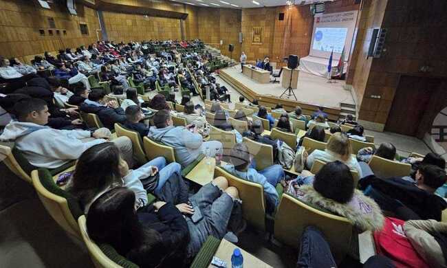 В Смолян обучаваха ученици как да използват изкуствен интелект