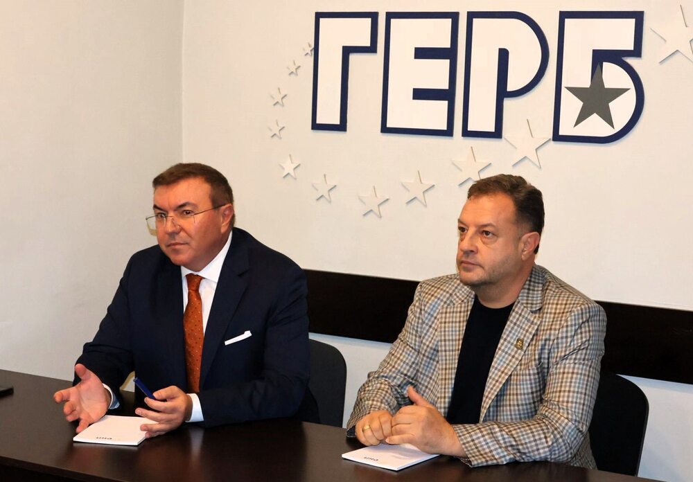 Председателят на парламентарната здравна комисия Костадин Ангелов поиска оставката на директора на РЗИ във Велико Търново