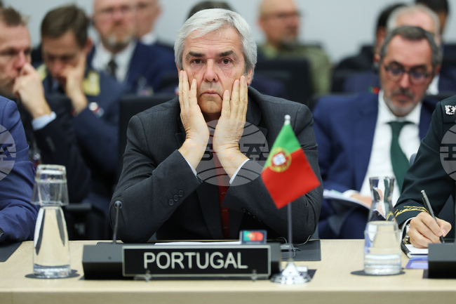 Португалия, за разлика от Испания, отхвърля идеята за отделна европейска армия, заяви португалският министър на отбраната