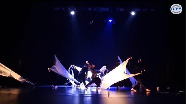 Визуалният спектакъл "Нестинари" се фокусира върху идеята за колективното пречистване, заяви пред БТА неговият автор Петър Тодоров