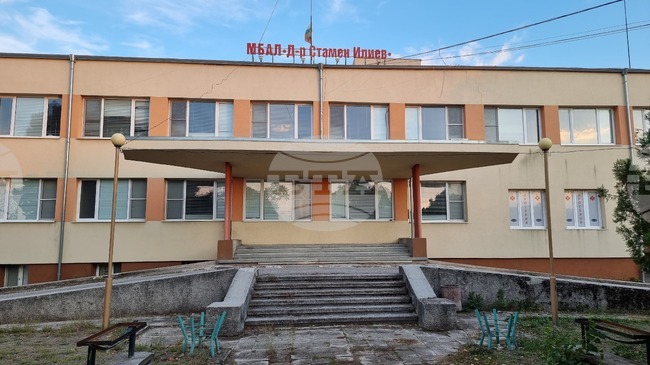 Общинският съвет в Монтана упълномощи свой представител да гласува против отстраняването на д-р Каменов от Управителния съвет на МБАЛ „Д-р Стамен Илиев"