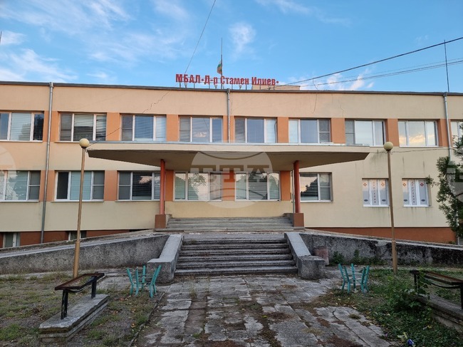 Общинският съвет в Монтана упълномощи свой представител да гласува против отстраняването на д-р Каменов от Управителния съвет на МБАЛ „Д-р Стамен Илиев"