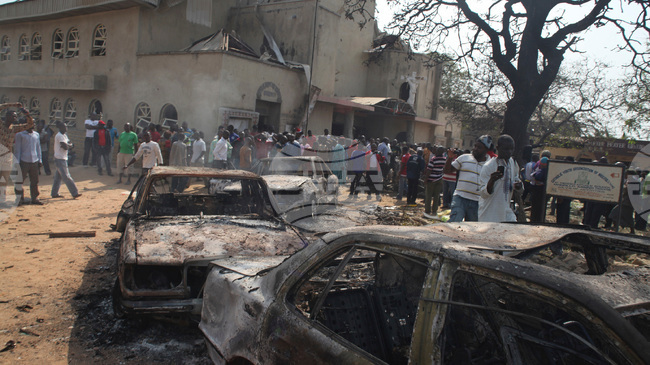 Въоръжени мъже убиха двама и отвлякоха няколко души при нападение на църква в Нигерия