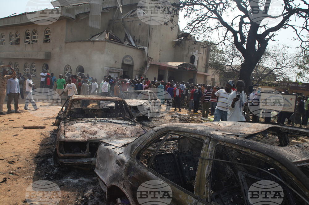 Въоръжени мъже убиха двама и отвлякоха няколко души при нападение на църква в Нигерия