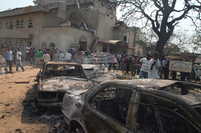 Въоръжени мъже убиха двама и отвлякоха няколко души при нападение на църква в Нигерия