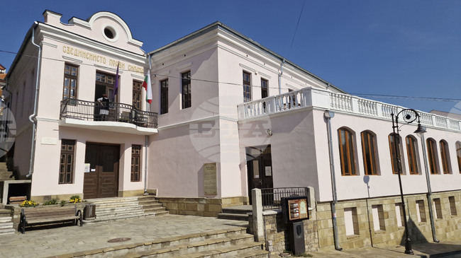 Четвърти областен конкурс „Уникално облекло за книга“ организира библиотеката при читалище „Надежда“ във Велико Търново