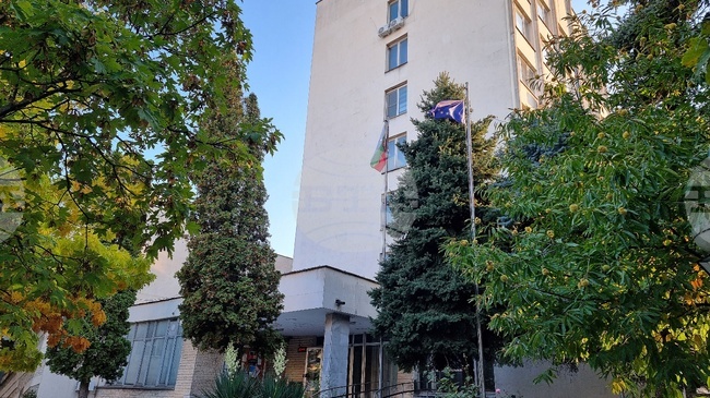 Младеж на 16 години е задържан в Монтана след грабеж в заведение с използване на заплаха с пистолет