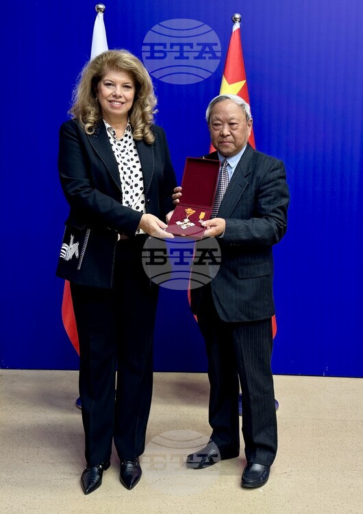 VP Iotova Presents Order of Sts. Cyril and Methodius to Chinese Bulgarist Prof. Ma Sipu