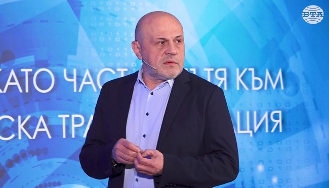 Дебатът за ползите и предизвикателствата пред България трябва да продължи и след присъединяването към еврозоната, каза вицепремиерът Томислав Дончев