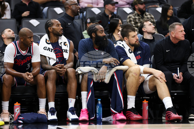 Джеймс Хардън и Кауай Ленърд са изненадани от раздялата на ЛА Клипърс с Крис Пол