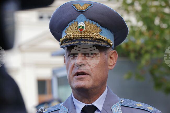 Командирът на ВВС генерал-майор Николай Русев поздрави военнослужещите за Деня на храбростта и празник на Българската армия