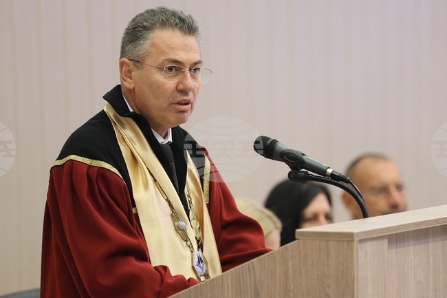 Днешният ден е празник на знанието, приемствеността и духа на св. Иван Рилски, каза ректорът на МГУ проф. д-р Ивайло Копрев