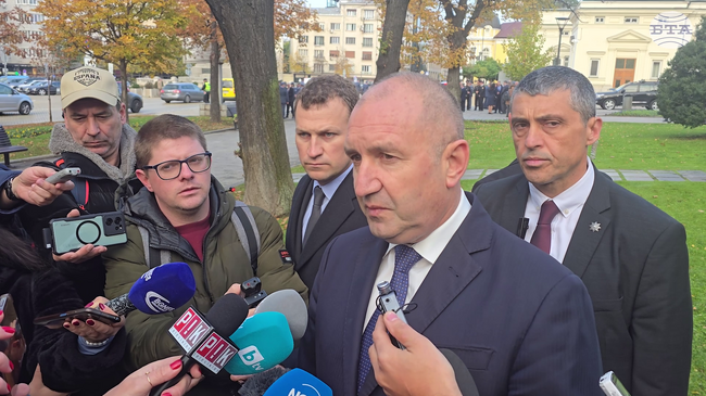 Целият този моноспектакъл бе триумф на ненормалността в българската политика, каза президентът Румен Радев за изявлението на Бойко Борисов