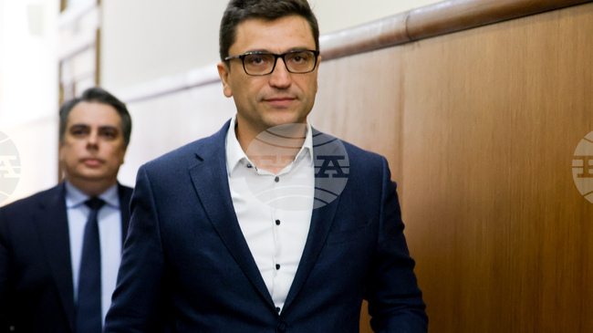 Парламентът отхвърли предложението на ПП-ДБ майките да получават 100% обезщетение при неизползване на отпуска за бременност и раждане 