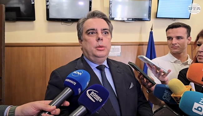 Съдът отказа да ме разпита, за да може делото срещу Благомир Коцев да остане в София и да не отиде във Варна, каза Асен Василев от ПП