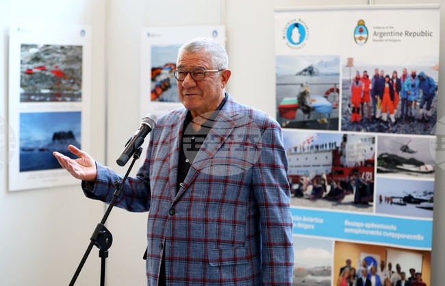 Фотоизложба, посветена на българо-аржентинското сътрудничество в Антарктида, беше открита в парламента