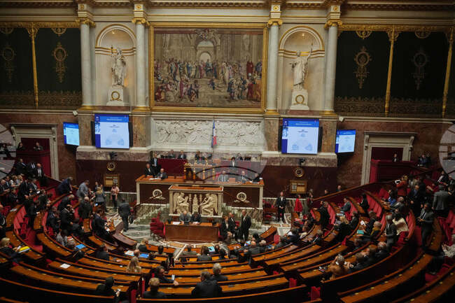 Правителството на Себастиен Льокорню оцеля и при втори вот на недоверие във френския парламент