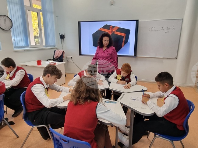 Нови СТЕМ центрове откриха в две пернишки училища