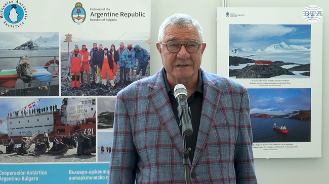 Фотоизложба, посветена на българо-аржентинското сътрудничество в Антарктида, беше открита в парламента