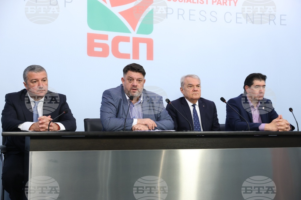 Направихме достатъчно компромиси, готови сме на всякакви стъпки, ако има политически смисъл, заяви Атанас Зафиров