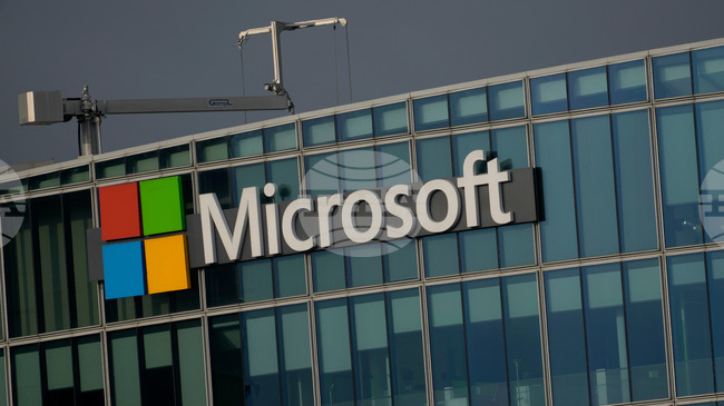 "Майкрософт" инвестира над 15 милиарда долара в ОАЕ и си гарантира лицензи за износ на чипове за изкуствен интелект от американското правителство