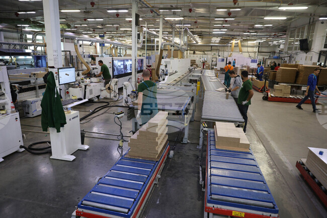 Оператори в производството и инженери с широк спектър от знания търси русенската мебелна компания "Ирим"