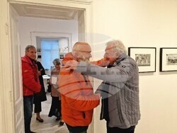 Представяне на фотоизложбата „Някога бях" в столичната галерия „Синтезис"