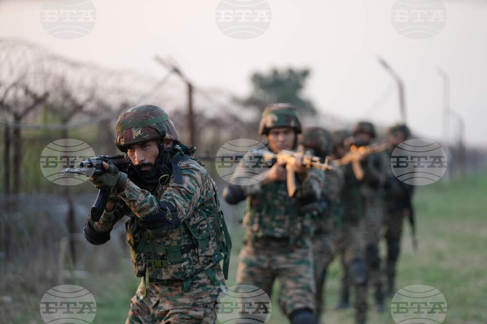 Индия обвини базирани в Пакистан ислямистки групировки и още шестима души за нападението срещу туристи в Кашмир през април