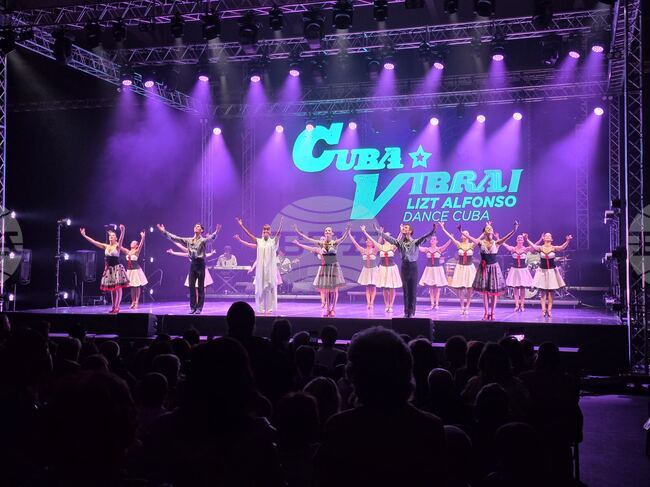 Танцьорите от „Куба Вибра“ представиха тази вечер музикален спектакъл в Панагюрище