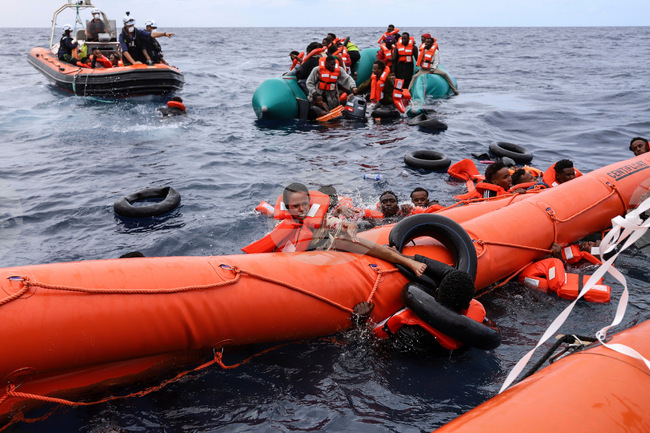 Агенцията на ООН за миграция съобщи за 42 загинали мигранти при корабокрушение край бреговете на Либия