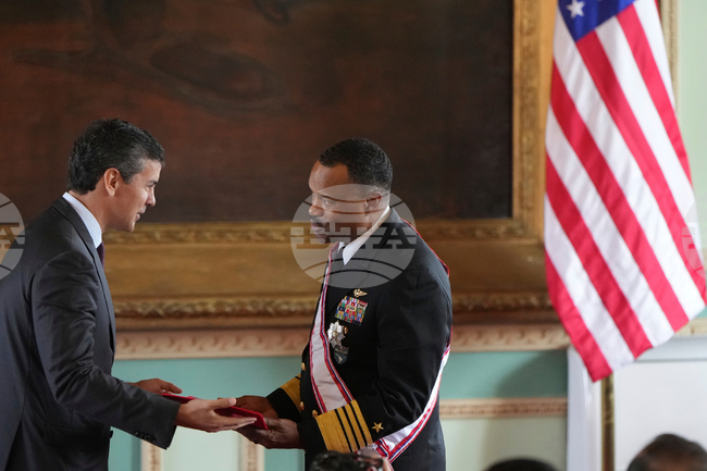 Southern Command Admiral Retires