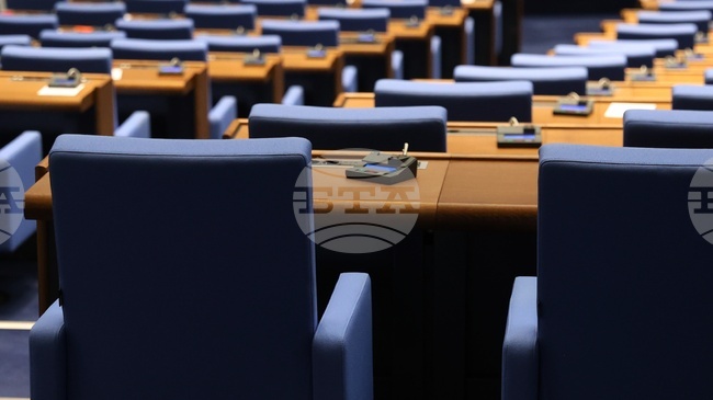 Общо 191 от 240 народни представители са имали неоправдани отсъствия от пленарни заседания през октомври